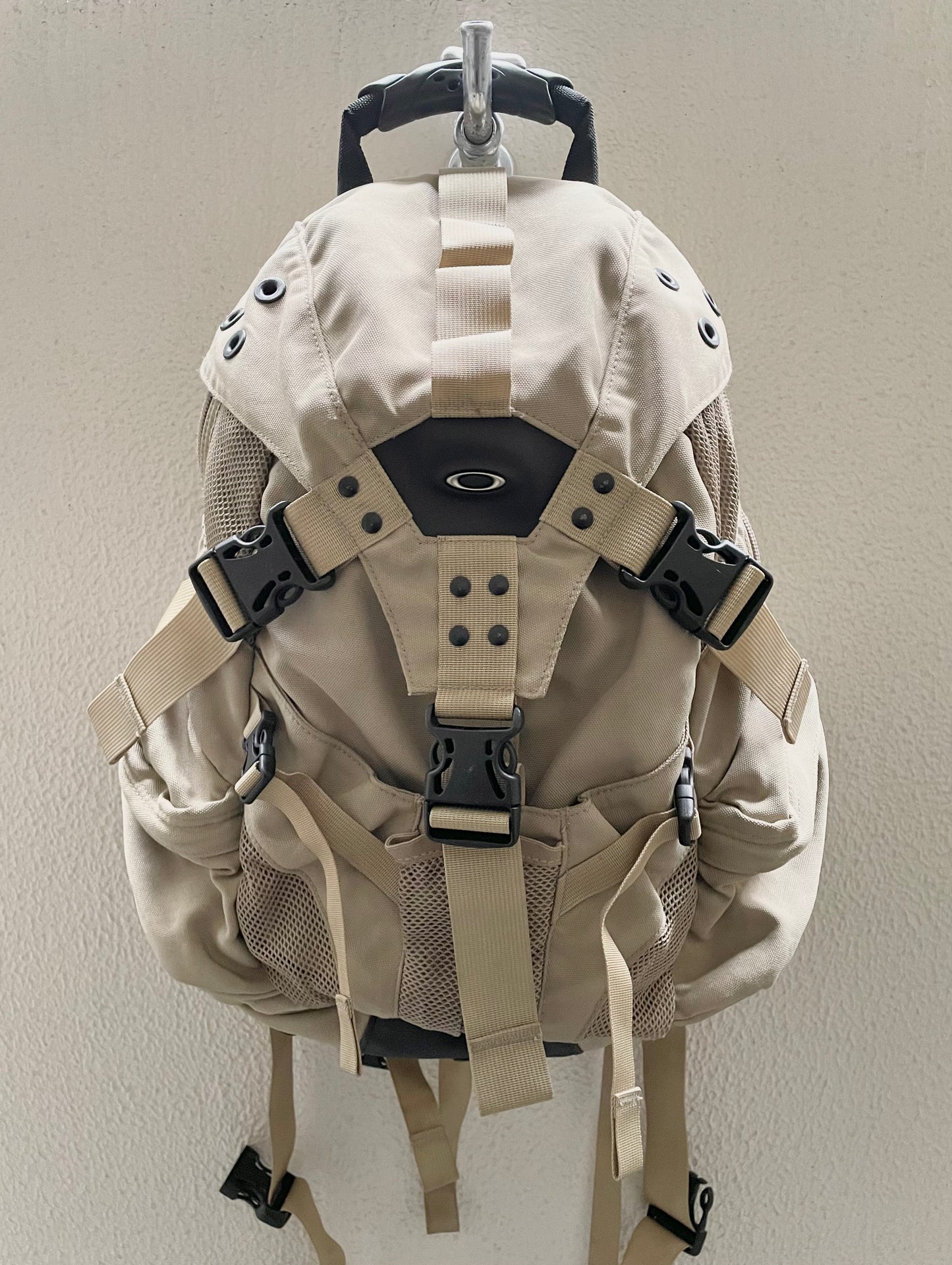 Oakley online icon 2.0